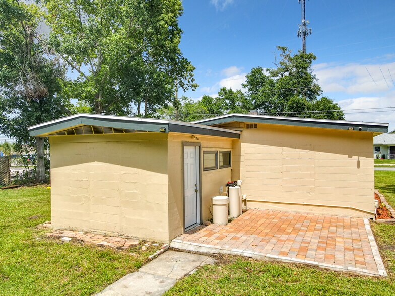 More Photos Of 1906 Murdock Blvd, Orlando Office For Lease