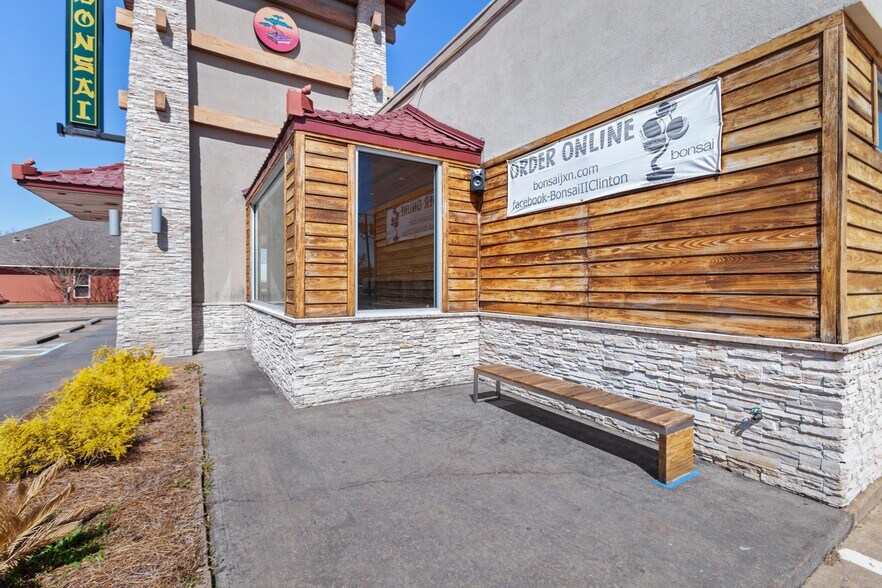 More Photos Of 102 Clinton Center Dr, Clinton Restaurant For Sale