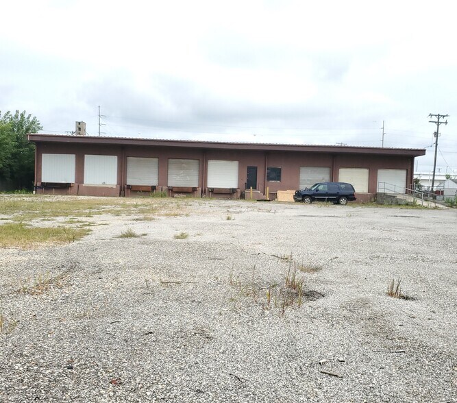 More Photos Of 2046 Keystone Dr, Springfield Industrial For Sale