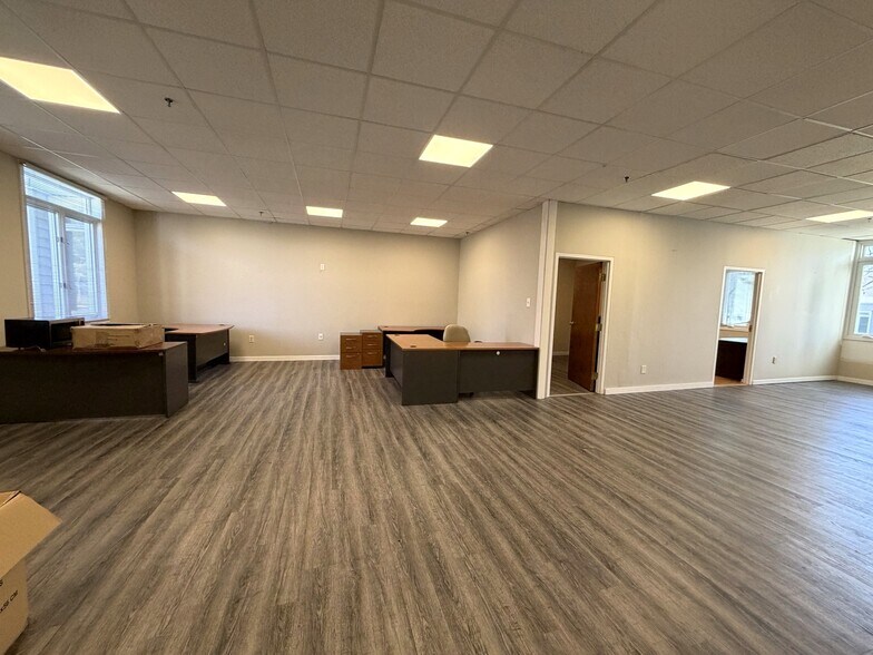 More Photos Of 304 Corporate Dr E, Langhorne Office For Sale