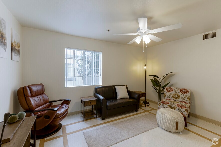 More Photos Of 2302 W Colter St, Phoenix Apartments For Lease