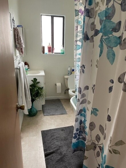 More Photos Of 1236 Park St, Alameda Storefront Retail Residential For Sale