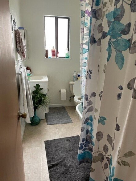 More Photos Of 1236 Park St, Alameda Storefront Retail Residential For Sale