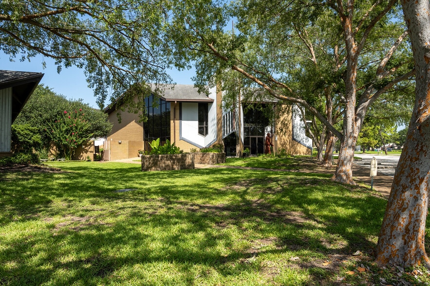 More Photos Of 11011 Hall Rd, Houston Religious Facility For Sale