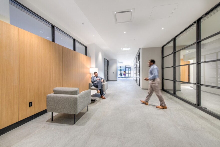 More Photos Of 2611 S Clark St, Arlington Coworking Space