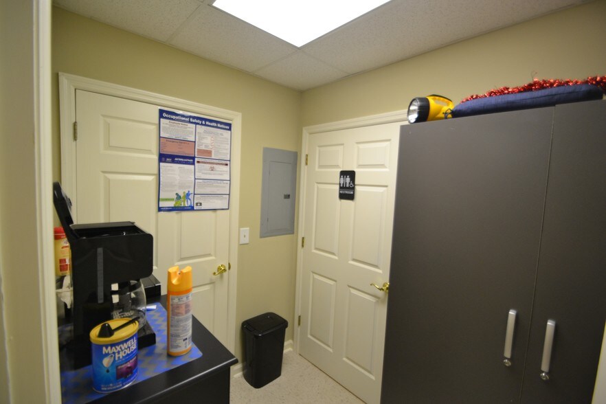 More Photos Of 4 Bradley Park Ct, Columbus Office For Lease