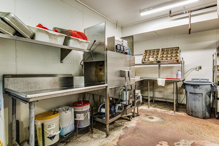 More Photos Of 131 New Warrington Rd, Pensacola Restaurant For Sale