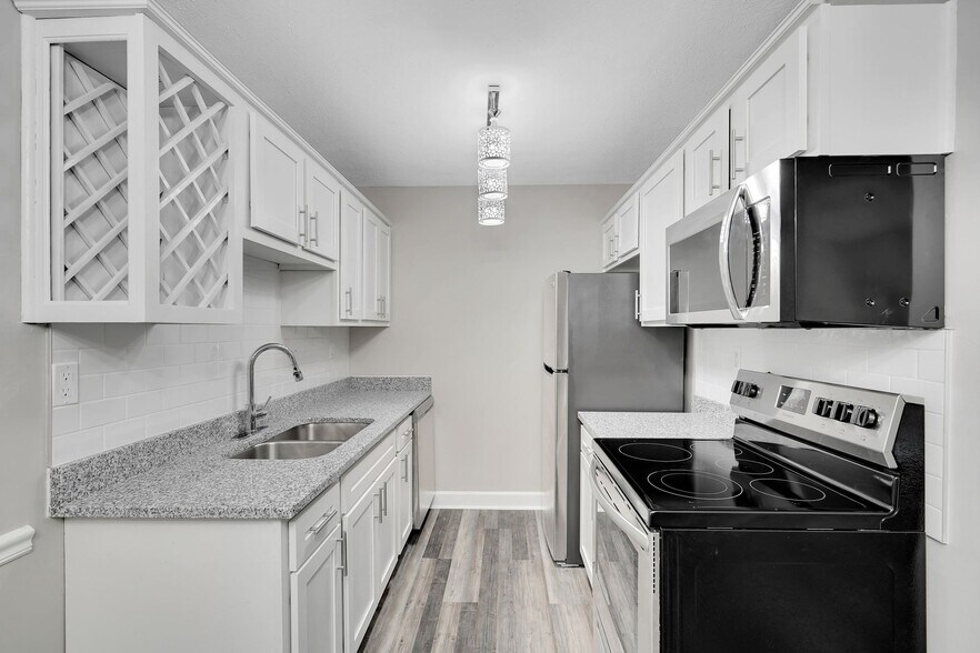 More Photos Of 3130 Saint Anthony Gardens Dr, Louisville Apartments For Sale