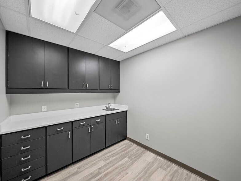 More Photos Of 375 Municipal Dr, Richardson Medical For Sale