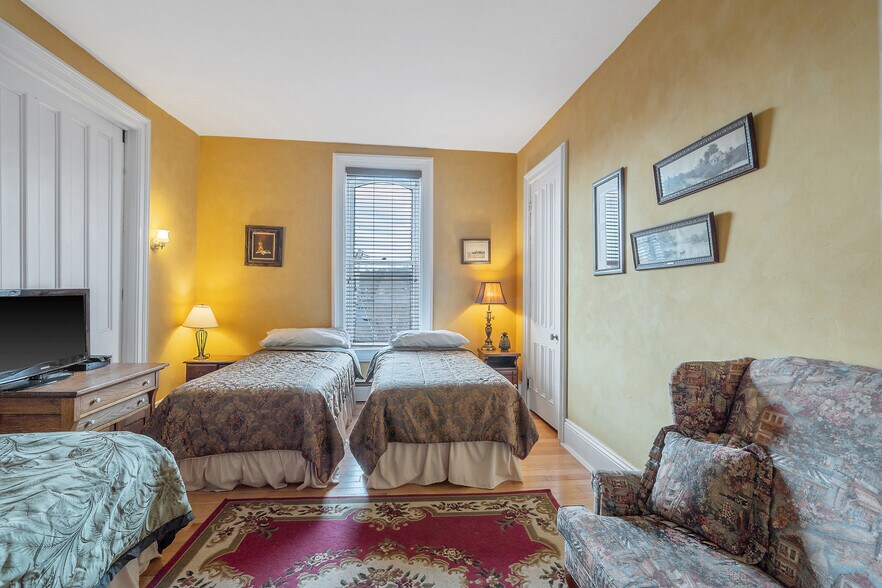 More Photos Of 1880 House Bed & Breakfast, Pulaski Hotel For Sale