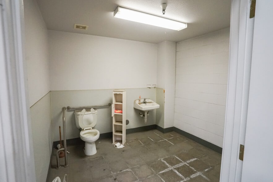 More Photos Of 2219 Hackett Rd, Ceres Warehouse For Sale