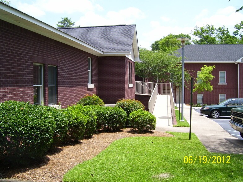 More Photos Of 203 W Main St, Lexington Office For Sale