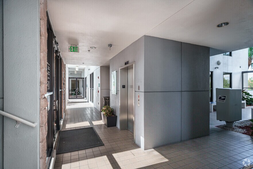 More Photos Of 3107 Stirling Rd, Fort Lauderdale Office For Lease