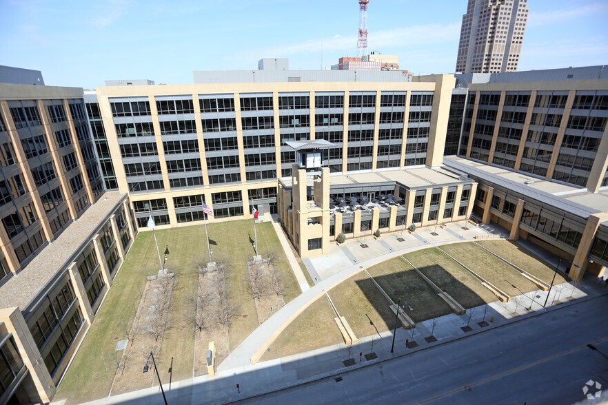 More Photos Of 1100 Locust St, Des Moines Office For Lease