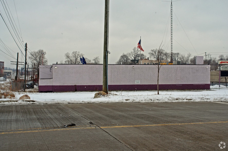 More Photos Of 45865 Woodward Ave, Pontiac Service Station For Sale