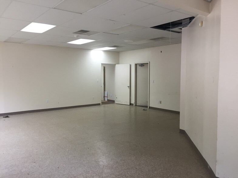 More Photos Of 275 Center Rd, Monroeville Office For Lease