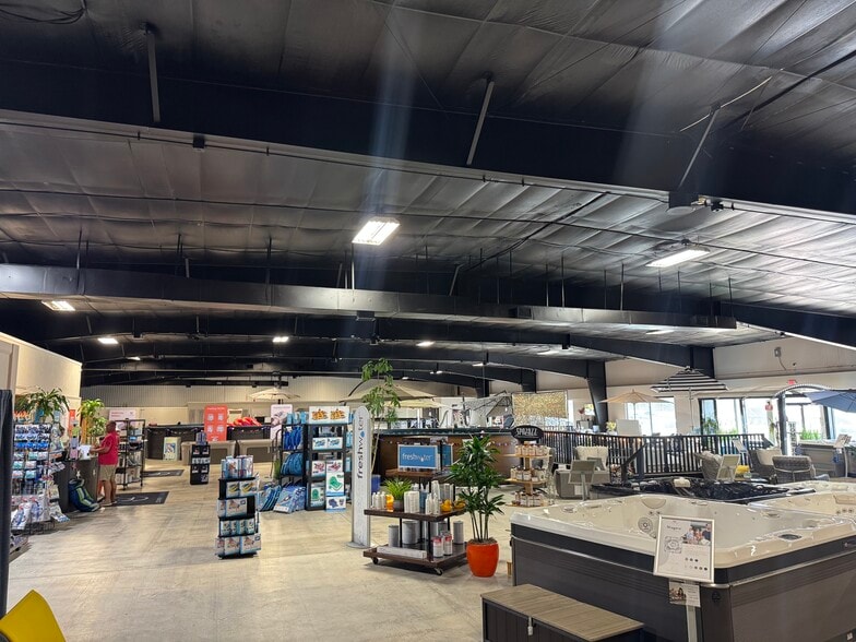 More Photos Of 3001 N I-35 Service Rd, Moore Unknown For Lease