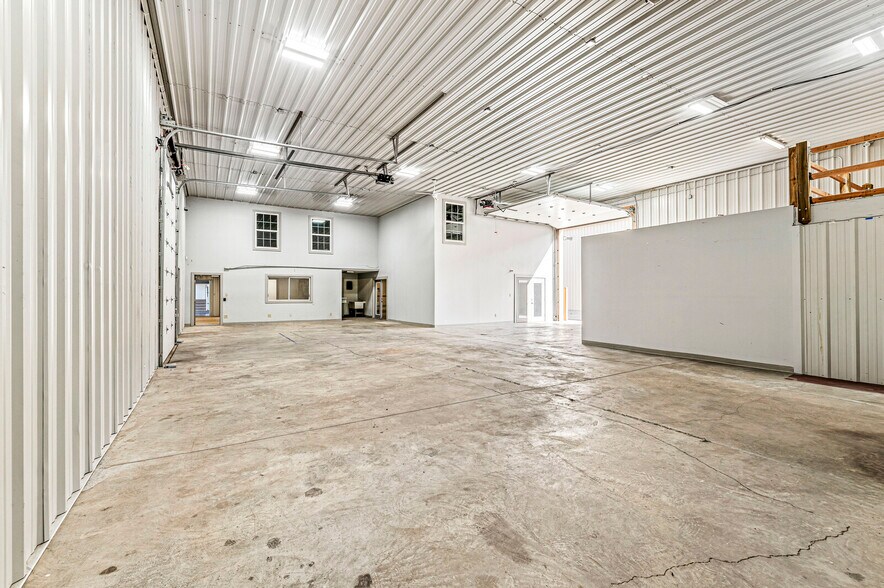 More Photos Of 2601 E 56th St, Indianapolis Light Distribution For Sale