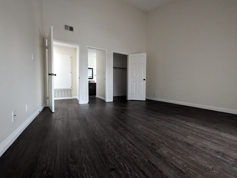 More Photos Of 16015 Halldale Ave, Gardena Multifamily For Sale