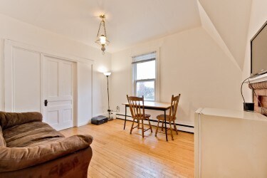 More Photos Of 127 Rue Queen, Sherbrooke Office Residential For Sale