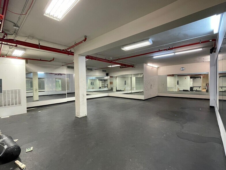 More Photos Of 250 E 49th St, New York Multifamily For Sale