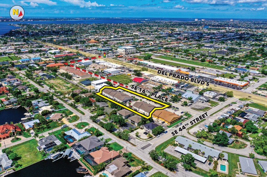 More Photos Of 4417 SE 16th Pl, Cape Coral Showroom For Lease