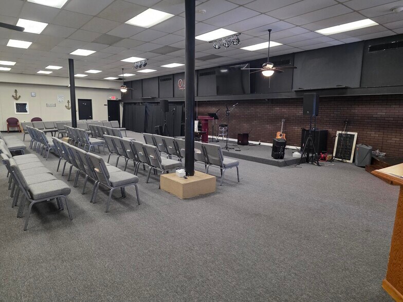 More Photos Of 124 E Front St, Sikeston Flex For Sale