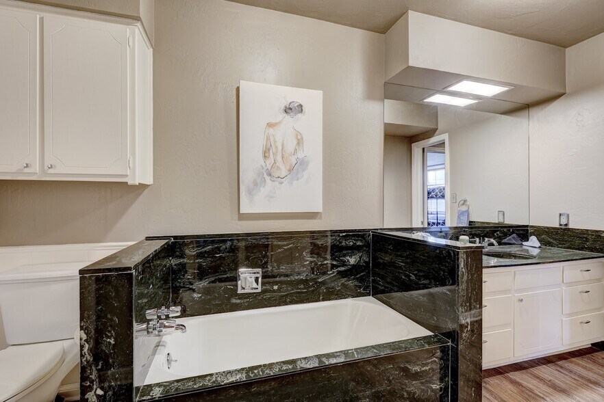 More Photos Of 411 NW 5th St, Oklahoma City Flex For Sale