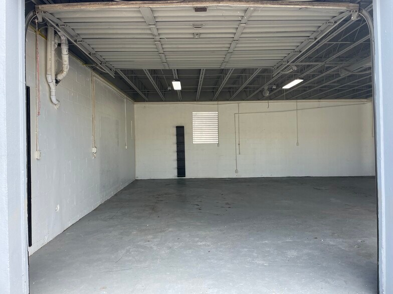 More Photos Of 4719 SE 6th Ave, Cape Coral Auto Repair For Lease