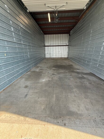 More Photos Of 4103 W Sunshine St, Springfield Warehouse For Lease