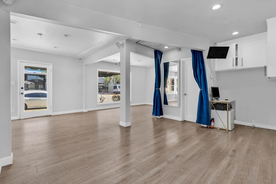 More Photos Of 1840 Columbia St, San Diego Storefront For Lease