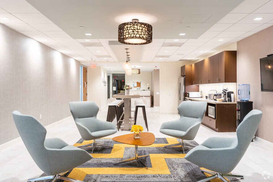 More Photos Of 1650 Arch St, Philadelphia Office For Sale