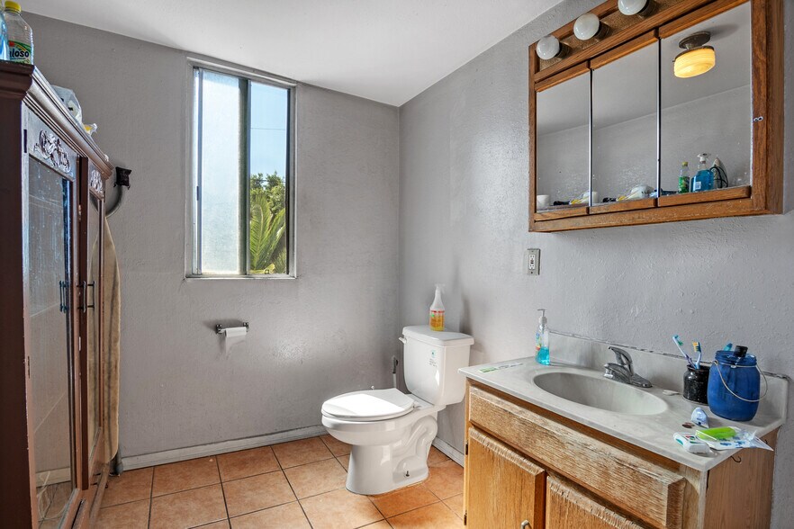 More Photos Of 1917 New Jersey St, Los Angeles Multifamily For Sale