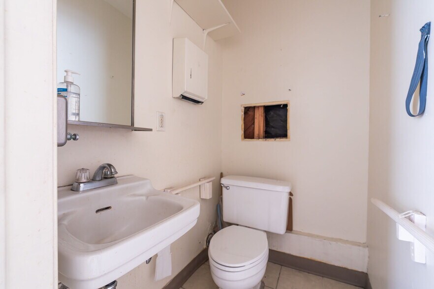 More Photos Of 723-727 N Fairfax Ave, Los Angeles General Retail For Lease