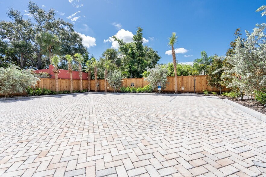 More Photos Of 1234 15th St, Sarasota Specialty For Sale