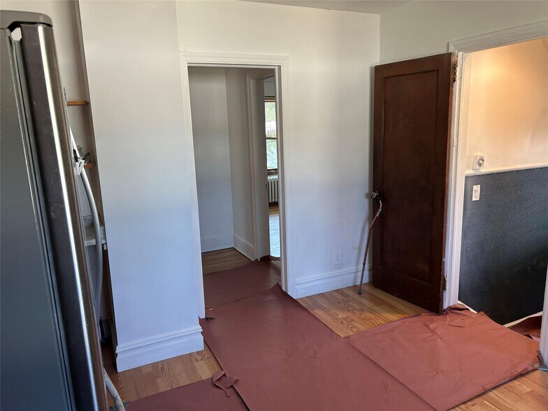 More Photos Of 153 Main St, Kings Park Office For Sale