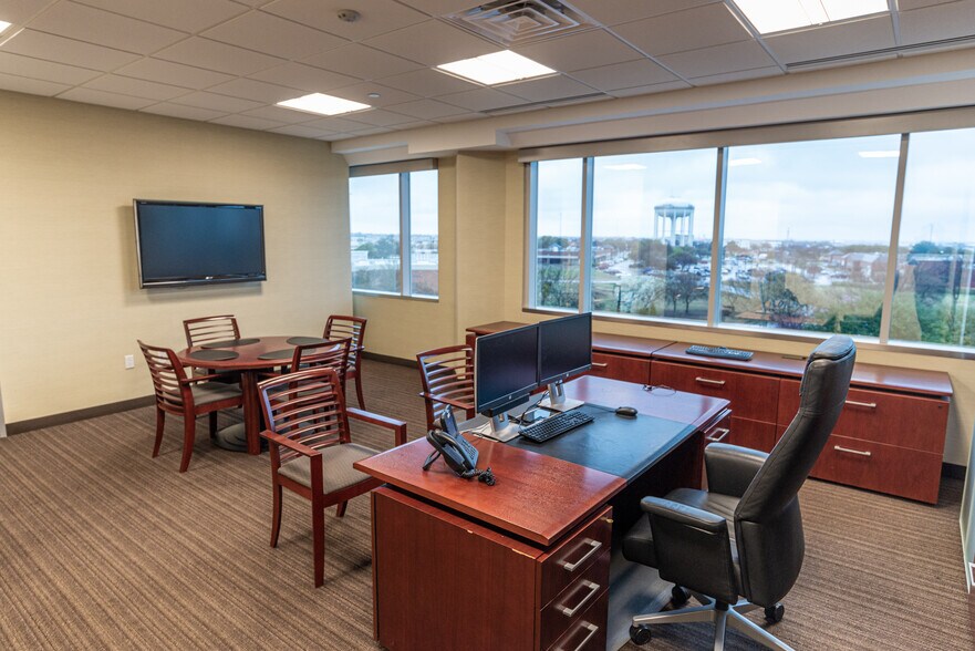 More Photos Of 1600 N Redbud Blvd, McKinney Office For Sale