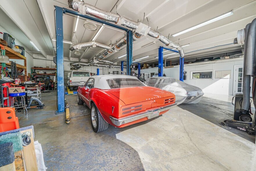More Photos Of 3231 SE Slater St, Stuart Warehouse For Sale