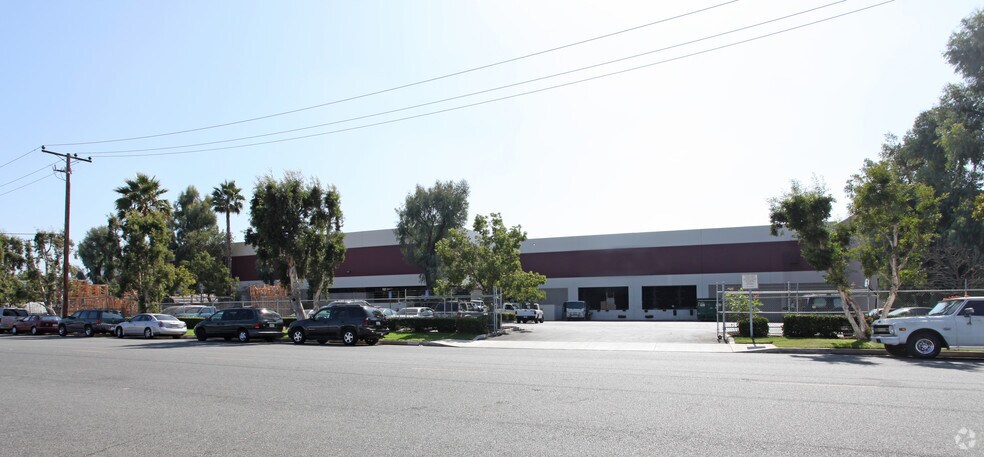 More Photos Of 5960 Corvette St, Commerce Warehouse For Lease