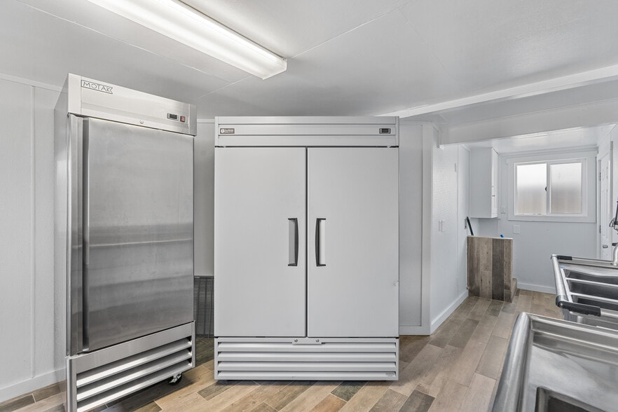 More Photos Of 40 Main St, Pacific Beach Office For Sale