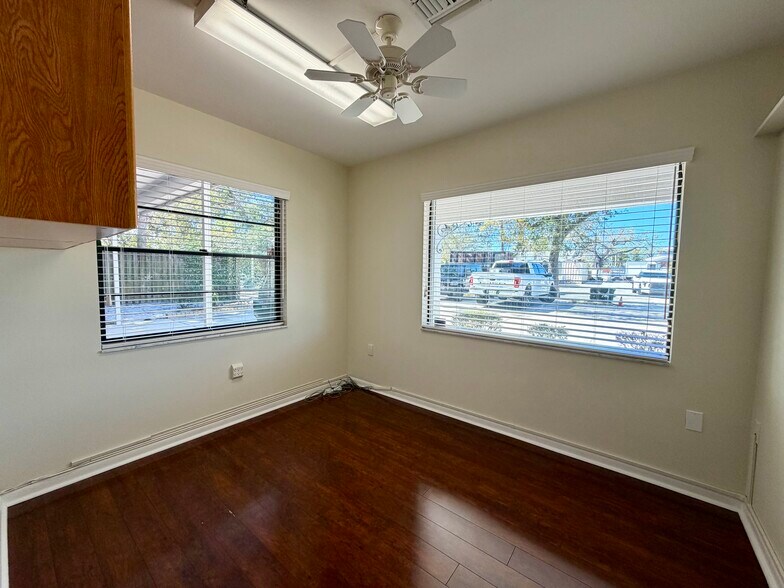 More Photos Of 2027 Manatee Ave, Bradenton Loft Creative Space For Lease