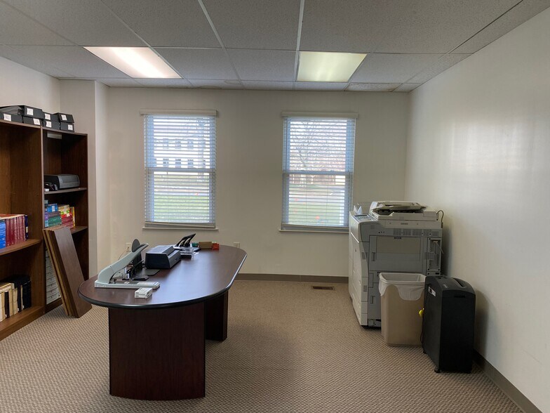 More Photos Of 59 Avenue at the Commons, Shrewsbury Medical For Lease