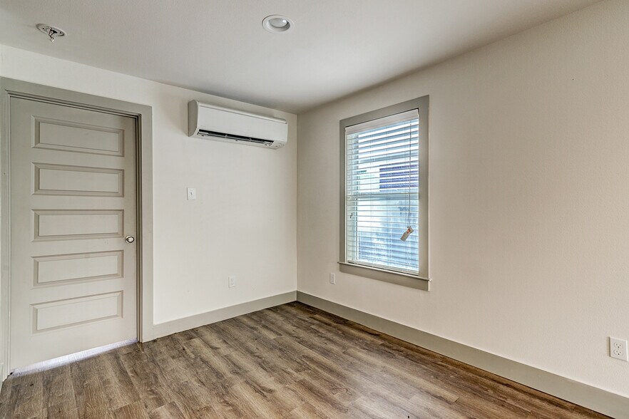 More Photos Of 1009 Enid St, Houston Apartments For Sale