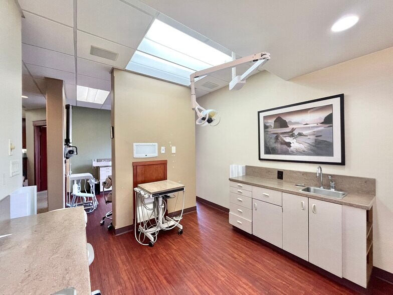 More Photos Of 8035 Madison Ave, Citrus Heights Office For Sale