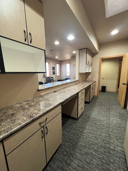 More Photos Of 77 Adcock Dr, Alamosa Healthcare For Sale