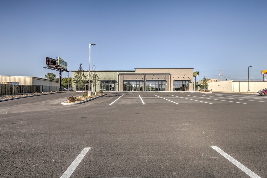 More Photos Of 1560 Veterans Memorial Pkwy, Saint Charles Unknown For Lease