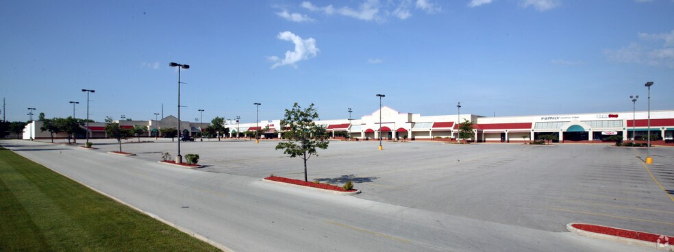 Primary Photo Of 8615-8665 W Brown Deer Rd, Milwaukee General Retail For Lease
