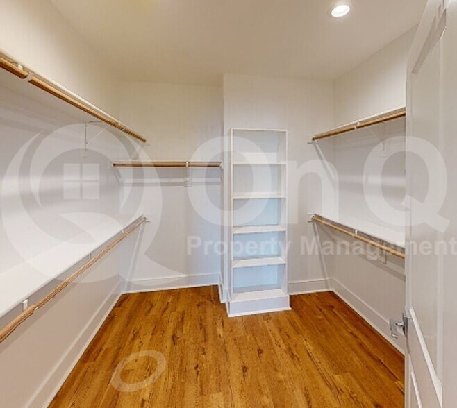 More Photos Of 13325 Bee St, Farmers Branch Apartments For Sale