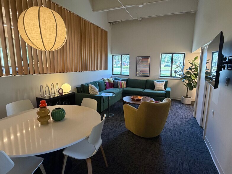 More Photos Of 2378 Wilshire Blvd, Mound Warehouse For Lease