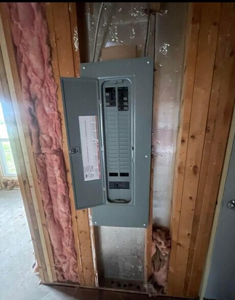 More Photos Of 7837 IL-37, Benton Light Distribution For Sale